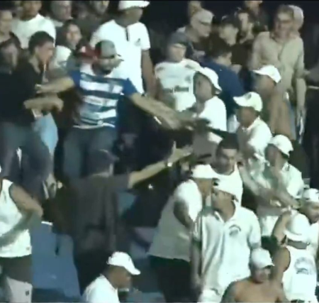 Briga entre torcedores do Santos interrompe clima de jogo na fronteira