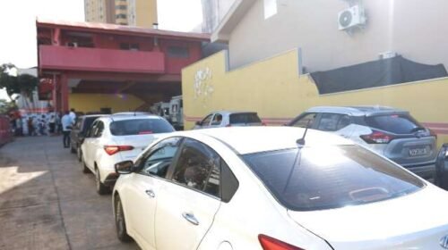 Alta procura esgota doses e drive-thru da vacina encerra atendimento mais cedo