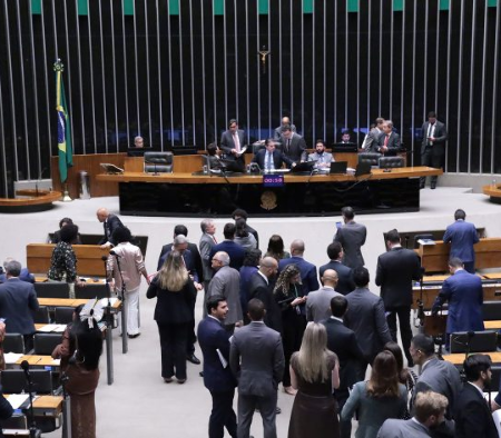 Câmara aprova Refis eleitoral que flexibiliza punições aos partidos