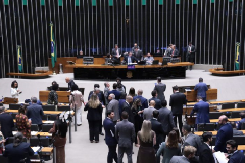 Câmara aprova Refis eleitoral que flexibiliza punições aos partidos