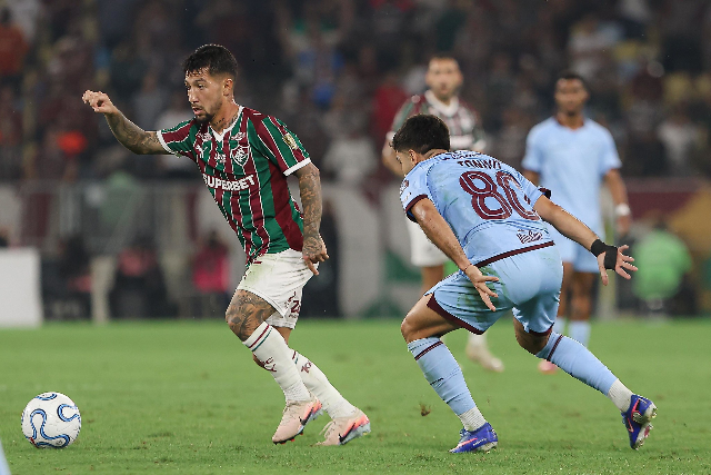 John Kennedy decide, Flu vence Bolívar e segue vivo na Libertadores