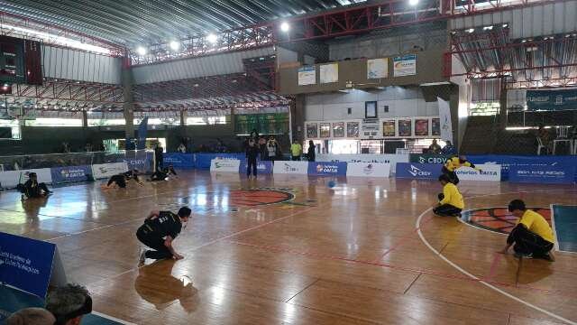 Regional Centro-Norte de Goalball reúne mais de 100 atletas em Campo Grande