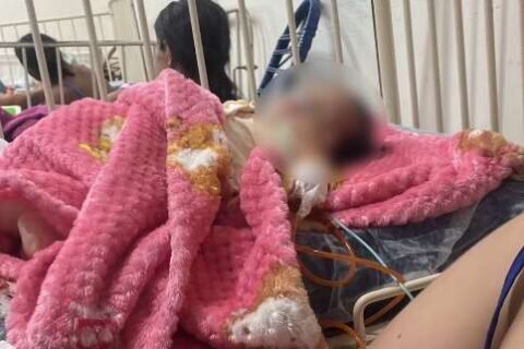 Bebê de 21 dias, com bronquiolite e pneumonia, aguarda vaga em hospital