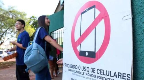 Celular é restrito, mas deve ser porta de entrada da IA nas escolas