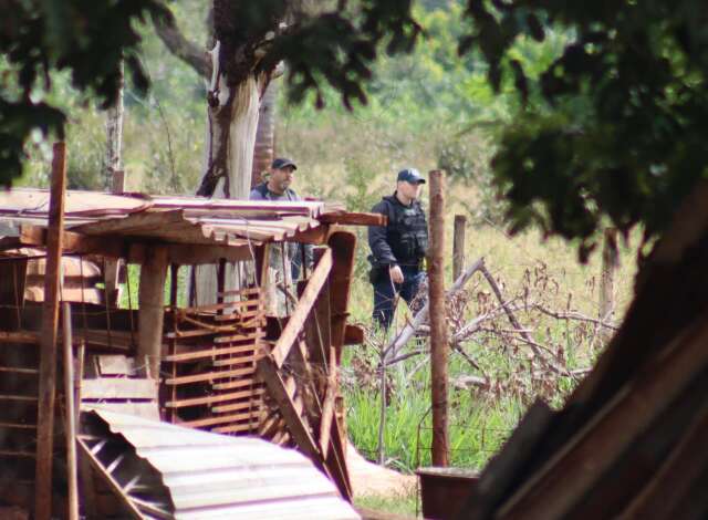 Caseiro desaparecido é encontrado morto dentro de saco em brejo