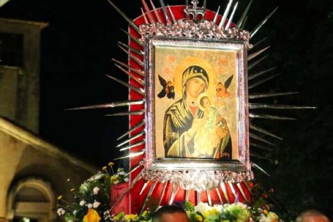 Com procissão, fiéis celebram a padroeira de MS em ato de amor e fé