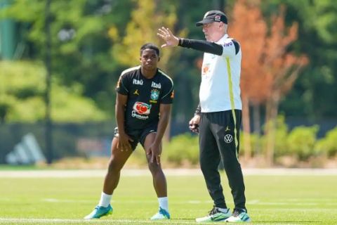 Ancelotti mantém base e deixa Endrick e Éderson no banco