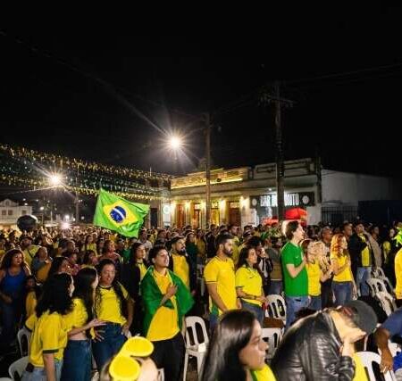 Bares acompanham horário de jogo e abrem as portas mais cedo nesta segunda
