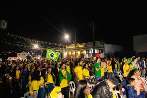 Bares acompanham horário de jogo e abrem as portas mais cedo nesta segunda