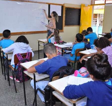 Adriane vê desequilíbrio em reajuste de professores e pede rediscussão