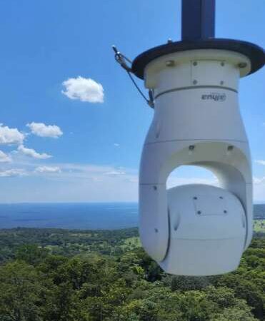 Serra da Bodoquena recebe quatro torres para monitorar focos de incêndio