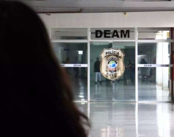 Lei amplia para 12 meses prazo para denúncia de violência doméstica