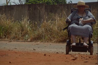 Terezinha venceu câncer, covid e dor diária com um sorriso inacreditável Terezinha venceu câncer, covid e dor diária com um sorriso inacreditável