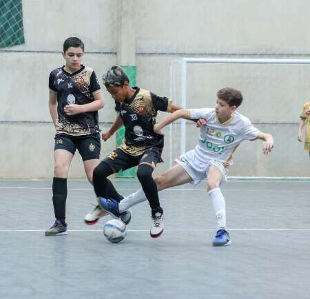 Goleadas marcam semifinais da Copa Pelezinho Estadual de Futsal