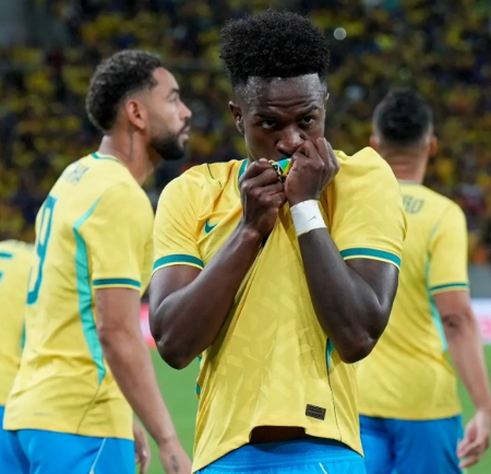 Brasil goleia Panamá no Maracanã em despedida antes da Copa do Mundo