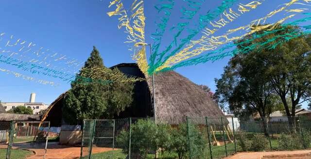 Com "parente" na Copa do Mundo, aldeia se veste de verde e amarelo