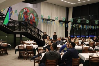 Churrascarias dão até chope grátis para atrair torcedor em dia de jogo