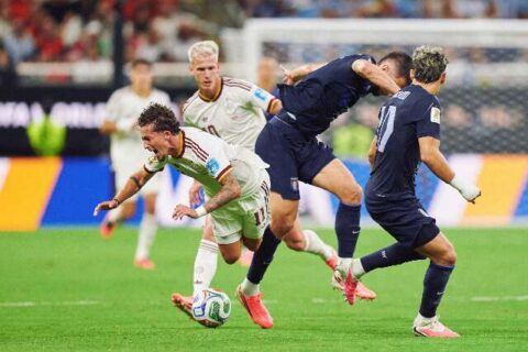 Espanha vence Uruguai, avança em 1º e elimina rival da Copa do Mundo