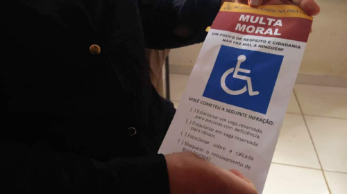 Falhas de acessibilidade levam centro comercial a virar alvo de inquérito