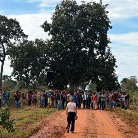 Indígenas bloqueiam estrada durante reunião com Funai em Sidrolândia