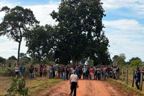 Indígenas bloqueiam estrada durante reunião com Funai em Sidrolândia