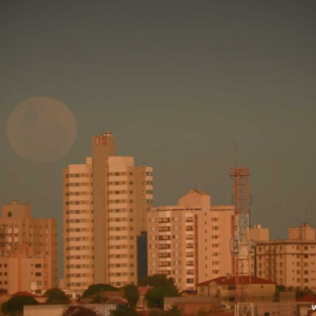 “Lua cheia de Morango” é promessa de beleza no céu na noite de 2ª feira