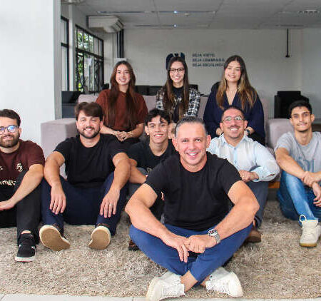 Agência Novo Normal prepara empresas para novo Google com IA