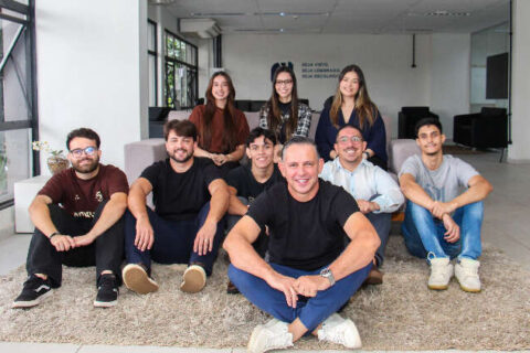 Agência Novo Normal prepara empresas para novo Google com IA