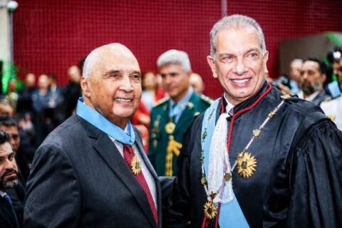 Decano da Alems, Londres Machado recebe Comenda de Grande Oficial