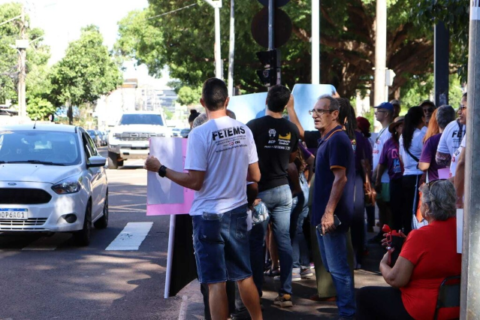 Sem acordo sobre piso, professores vão parar na sexta