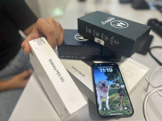 Pai e filha compram celular furtado em rede de varejo e receberão R$ 10 mil
