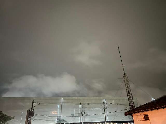 Com garoa e 11°C, Capital tem noite mais fria do ano até agora