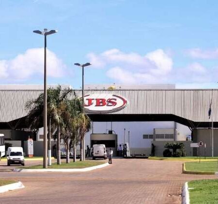 Falta do “Boi China” atrasa projeto da JBS para ampliar frigorífico em MS