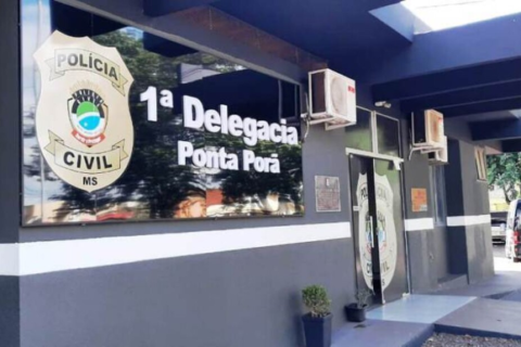 Mãe é presa suspeita de jogar caldo quente no rosto de criança de 2 anos