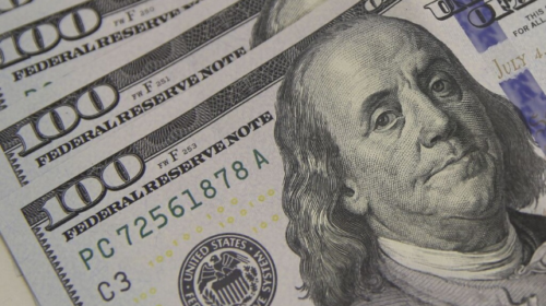 Dólar cai 0,20% e fecha a R$ 5,16 após dados de emprego no Brasil