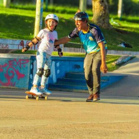 Wilson deixou a CLT para ajudar alunos a perder o medo do skate