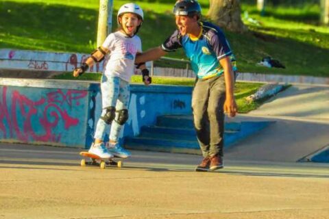 Wilson deixou a CLT para ajudar alunos a perder o medo do skate