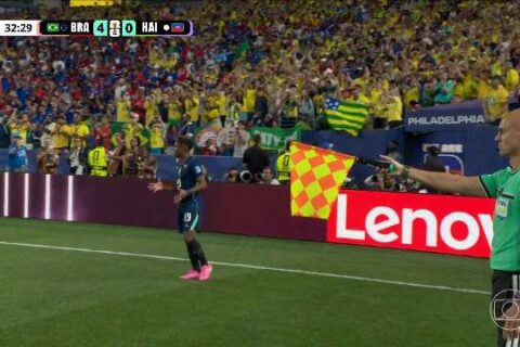 Endrick balança a rede na estreia, mas arbitragem anula gol do Brasil
