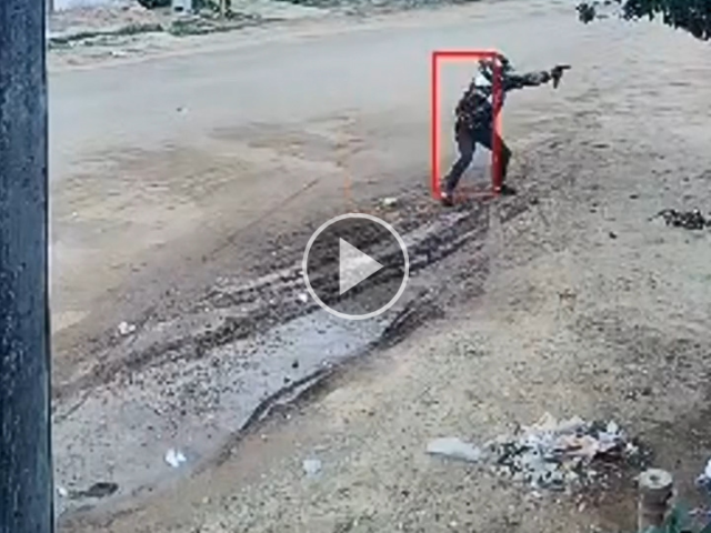 Adolescente de 13 anos é baleado por dupla em moto no Centro-Oeste
