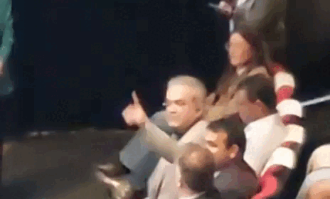 Deputado fica bravo após bancada ser excluída de mesa de autoridades