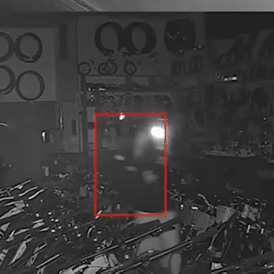 Câmera flagra furto em loja de bicicletas pela segunda vez em um mês