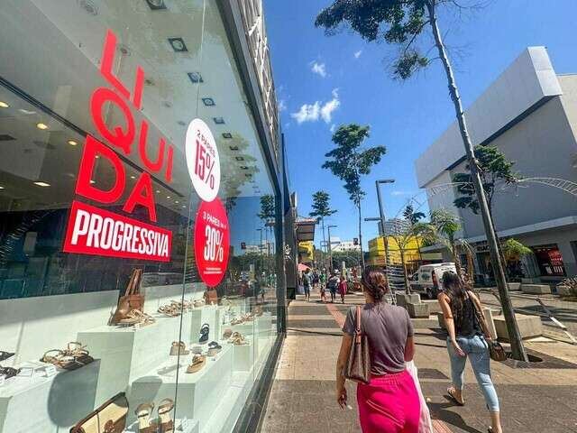 Baixa perspectiva reduz intenção de contratar e investir no comércio da Capital