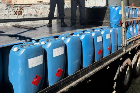 Receita apreende insumo suficiente para produzir 22 toneladas de cocaína