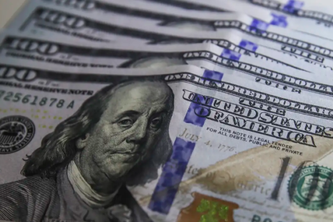 Dólar à vista cai a R$ 5,16 após dados de emprego no Brasil e nos EUA