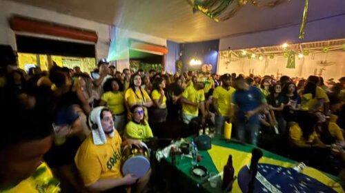 Centro teve Cidade da Copa vazia e torcida disputando espaço em bares