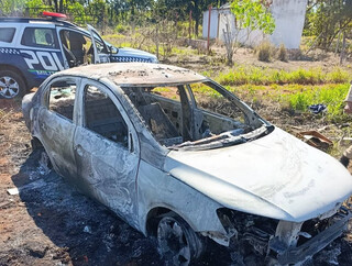 Carro usado por atiradores é achado queimado após ataque a detento