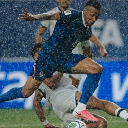 Mbappé marca dois gols e França derrota Iraque na Copa do Mundo