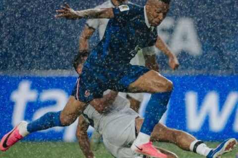 Mbappé marca dois gols e França derrota Iraque na Copa do Mundo