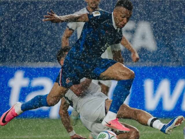 Mbappé marca dois gols e França derrota Iraque na Copa do Mundo