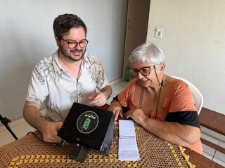 Terezinha venceu câncer, covid e dor diária com um sorriso inacreditável Terezinha venceu câncer, covid e dor diária com um sorriso inacreditável